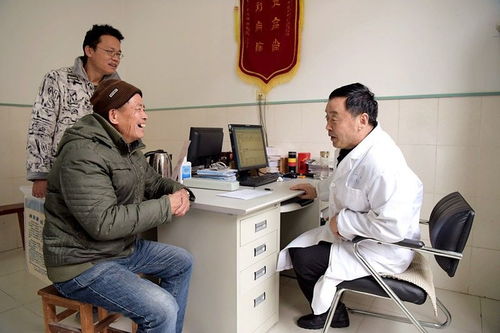 康达医院聘任神经内科专家严家舜为名誉院长，助力学科发展